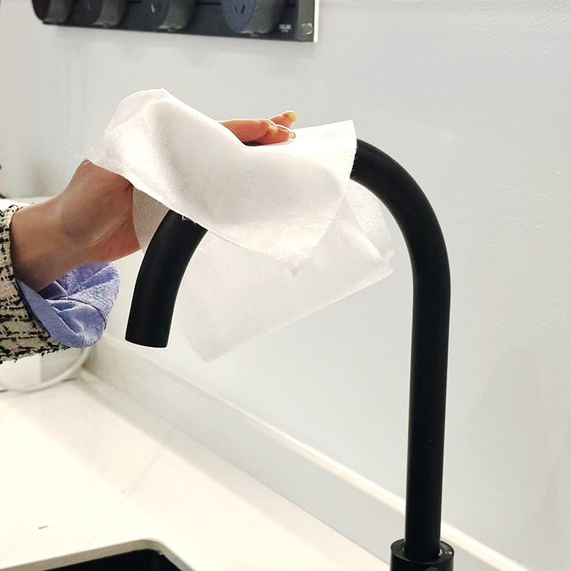 Antibacterial Hand & Surface Disinfectant Wipes Roll — view 3
